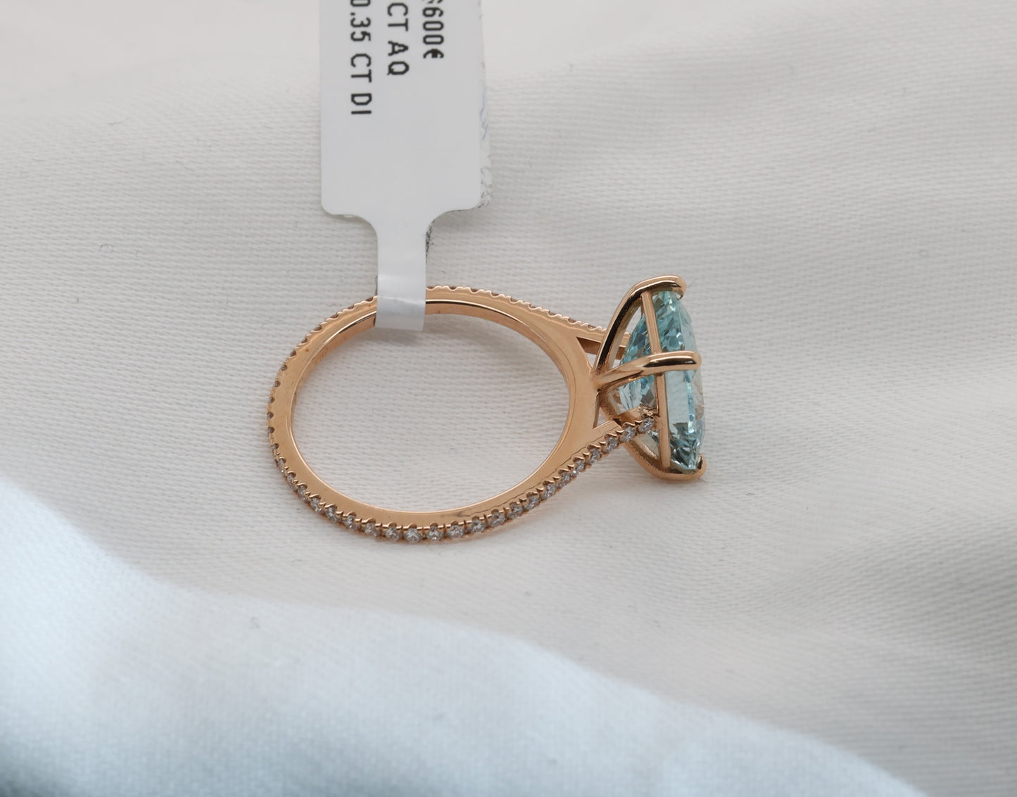 Aquamarine ring in 18 Karat Rosegold with diamonds