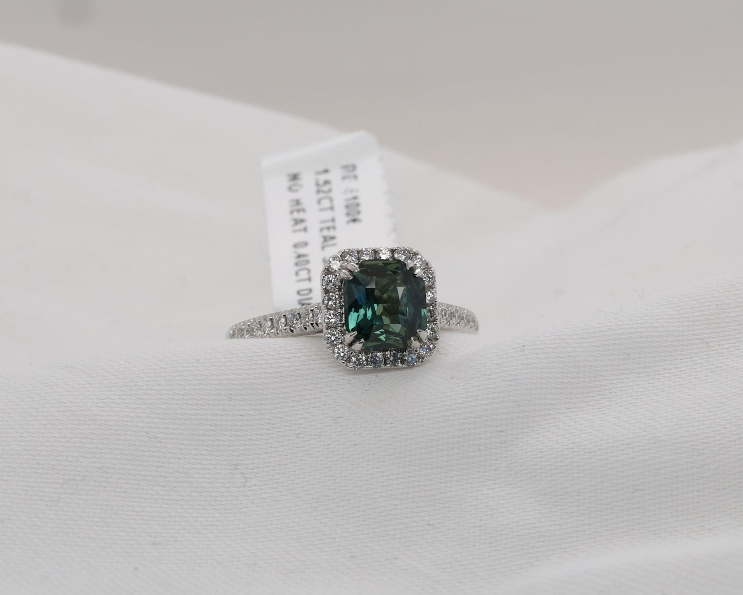 Teal Saphir Ring in 18K/750er Weißgold mit Diamanten