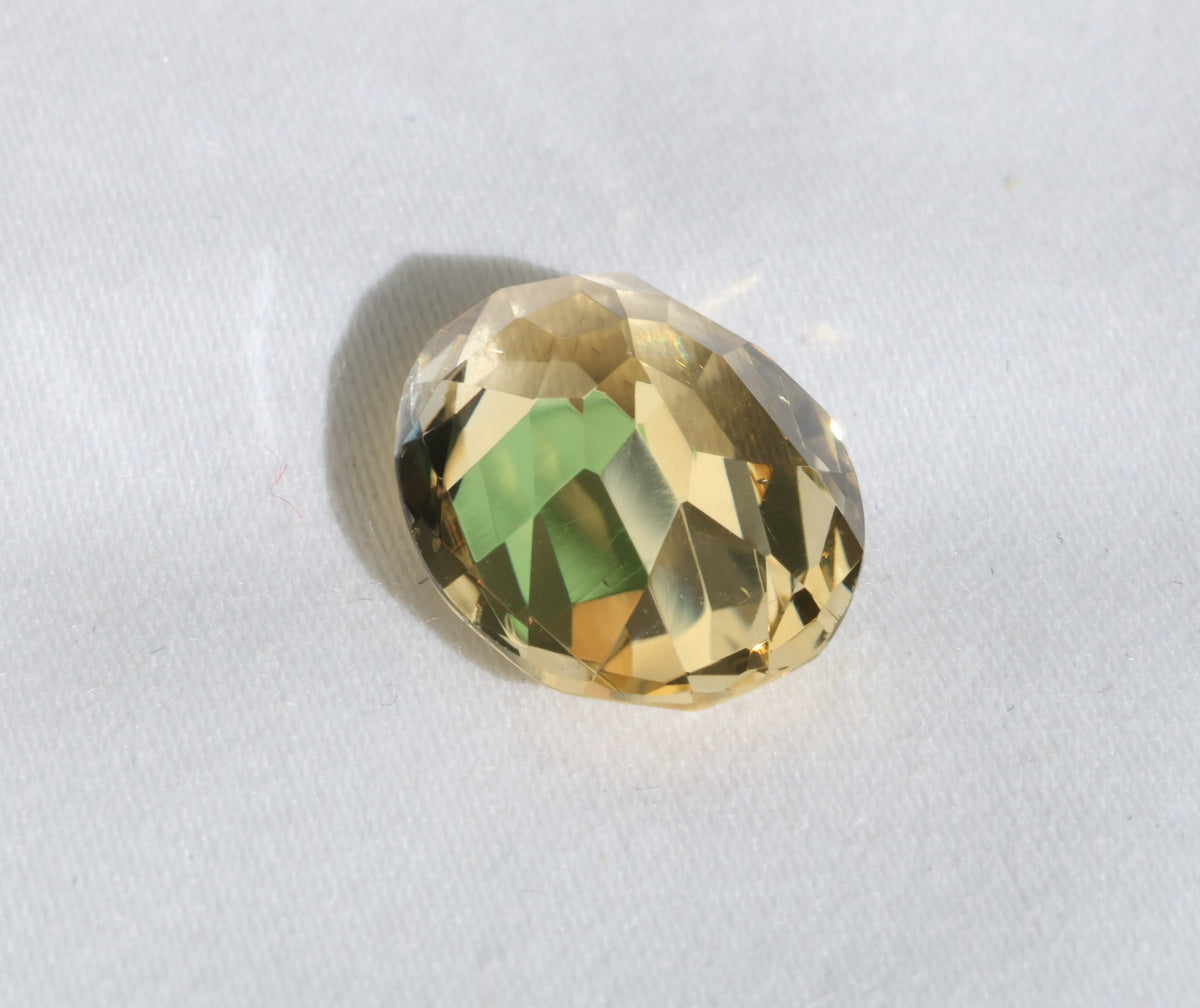 Natürlicher leicht Champagner-farbener Citrin (14ct) – loser Edelstein