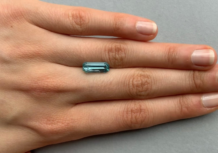 Natürlicher blauer Aquamarin (Baguette Schliff, 2.47 ct) – loser Edelstein