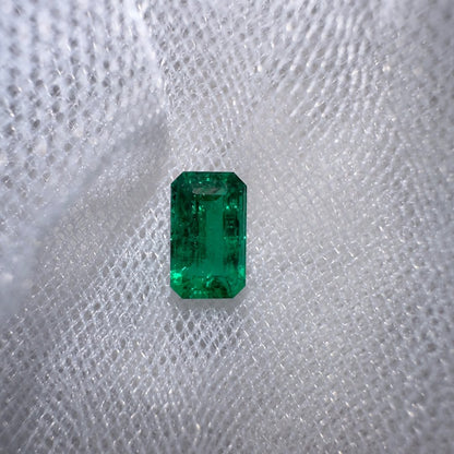 zertifizierter natürlicher afghanischer Smaragd-Solitär-Ring (insignificant oiling) – mit Diamant Pavé Fassung, Extra Fine Color Quality - 18 Karat Weißgold