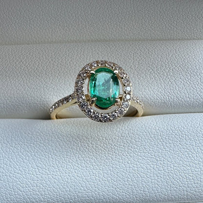 zertifizierter natürlicher sambischer Smaragdring – 18 Karat Gelbgold mit Diamant-Halo