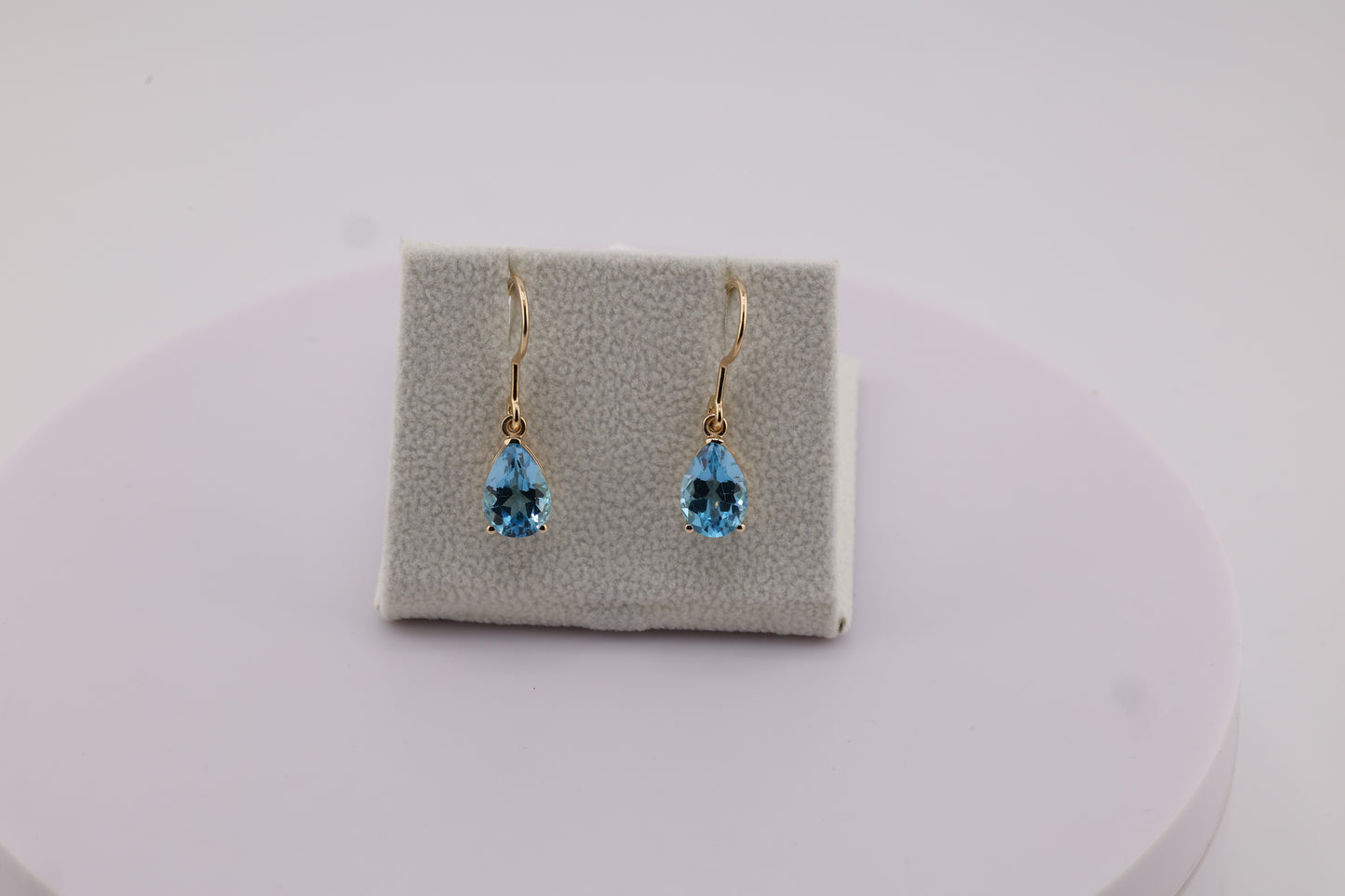 zertifizierte natürliche Schweizer Blautopas-Ohrringe – 14 Karat Gold