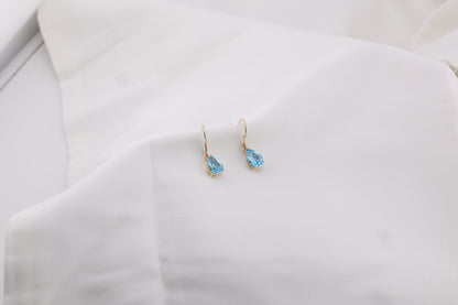 zertifizierte natürliche Schweizer Blautopas-Ohrringe – 14 Karat Gold