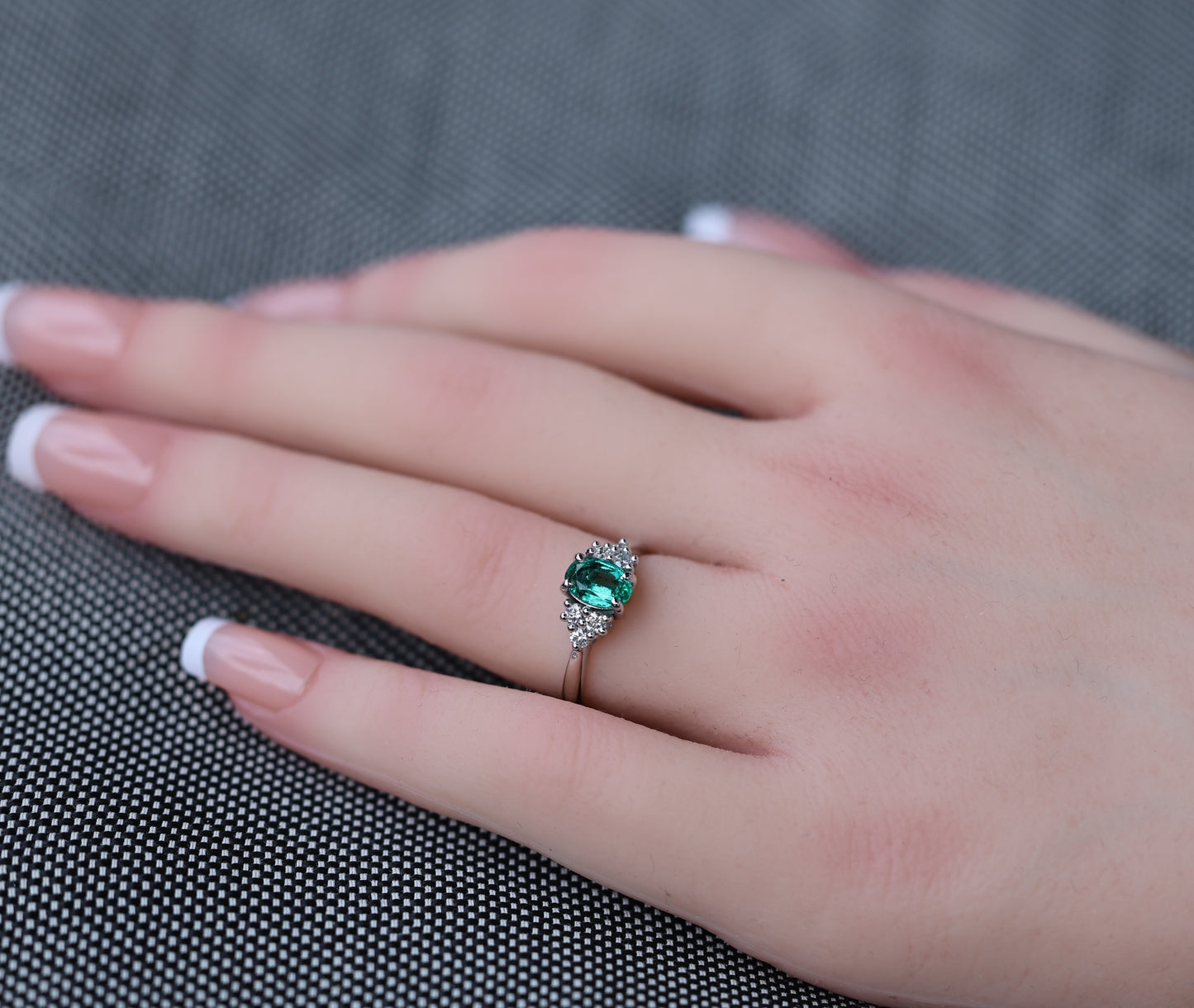 zertifizierter natürlicher russischer Smaragdring –  in 18 Karat Weißgold