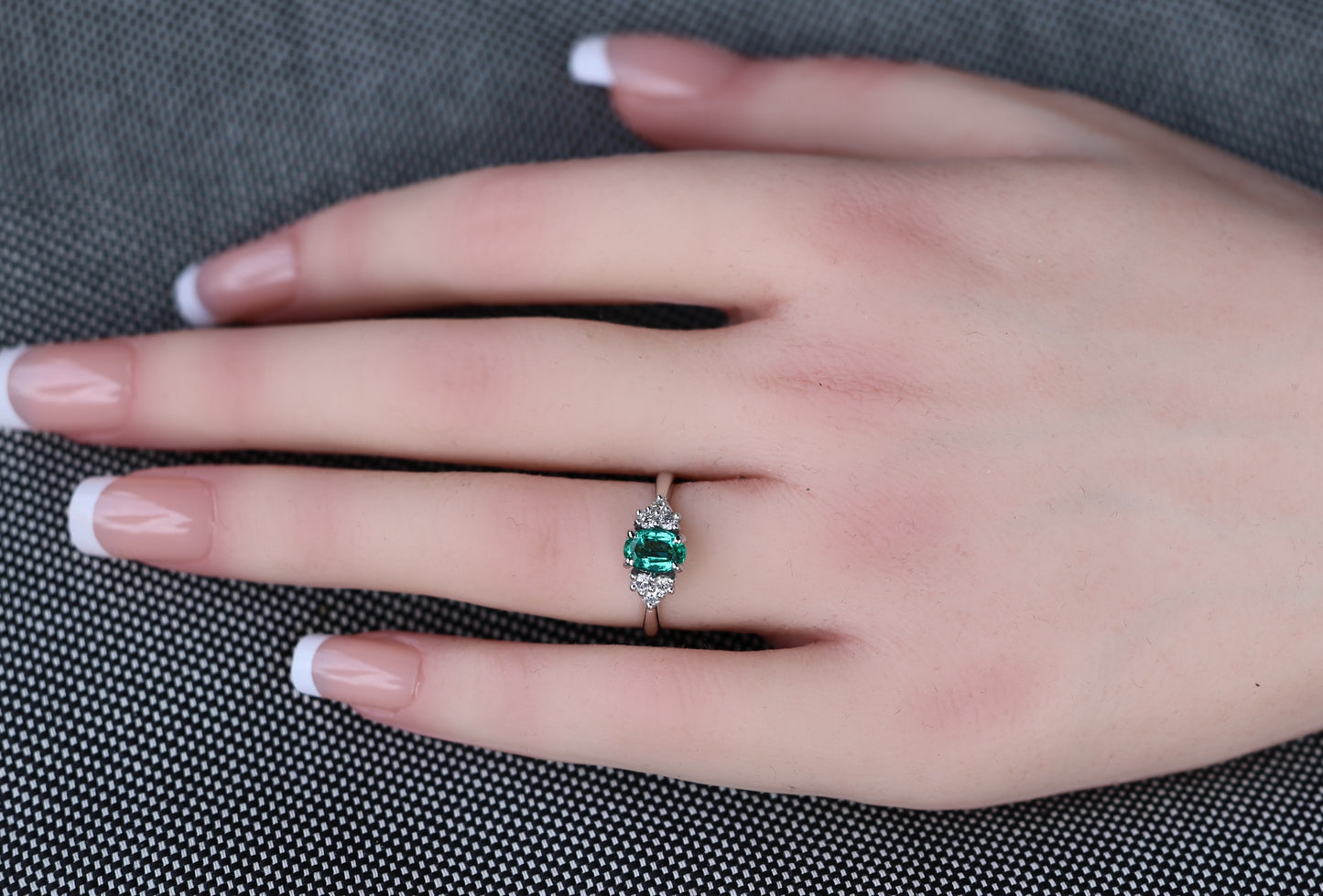 zertifizierter natürlicher russischer Smaragdring –  in 18 Karat Weißgold