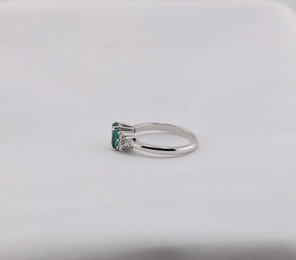 zertifizierter natürlicher russischer Smaragdring –  in 18 Karat Weißgold