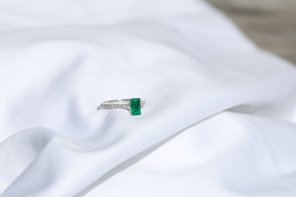 zertifizierter natürlicher afghanischer Smaragd-Solitär-Ring (insignificant oiling) – mit Diamant Pavé Fassung, Extra Fine Color Quality - 18 Karat Weißgold