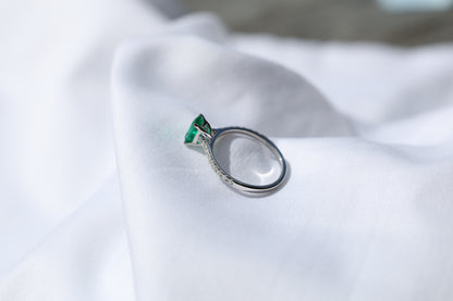 zertifizierter natürlicher afghanischer Smaragd-Solitär-Ring (insignificant oiling) – mit Diamant Pavé Fassung, Extra Fine Color Quality - 18 Karat Weißgold