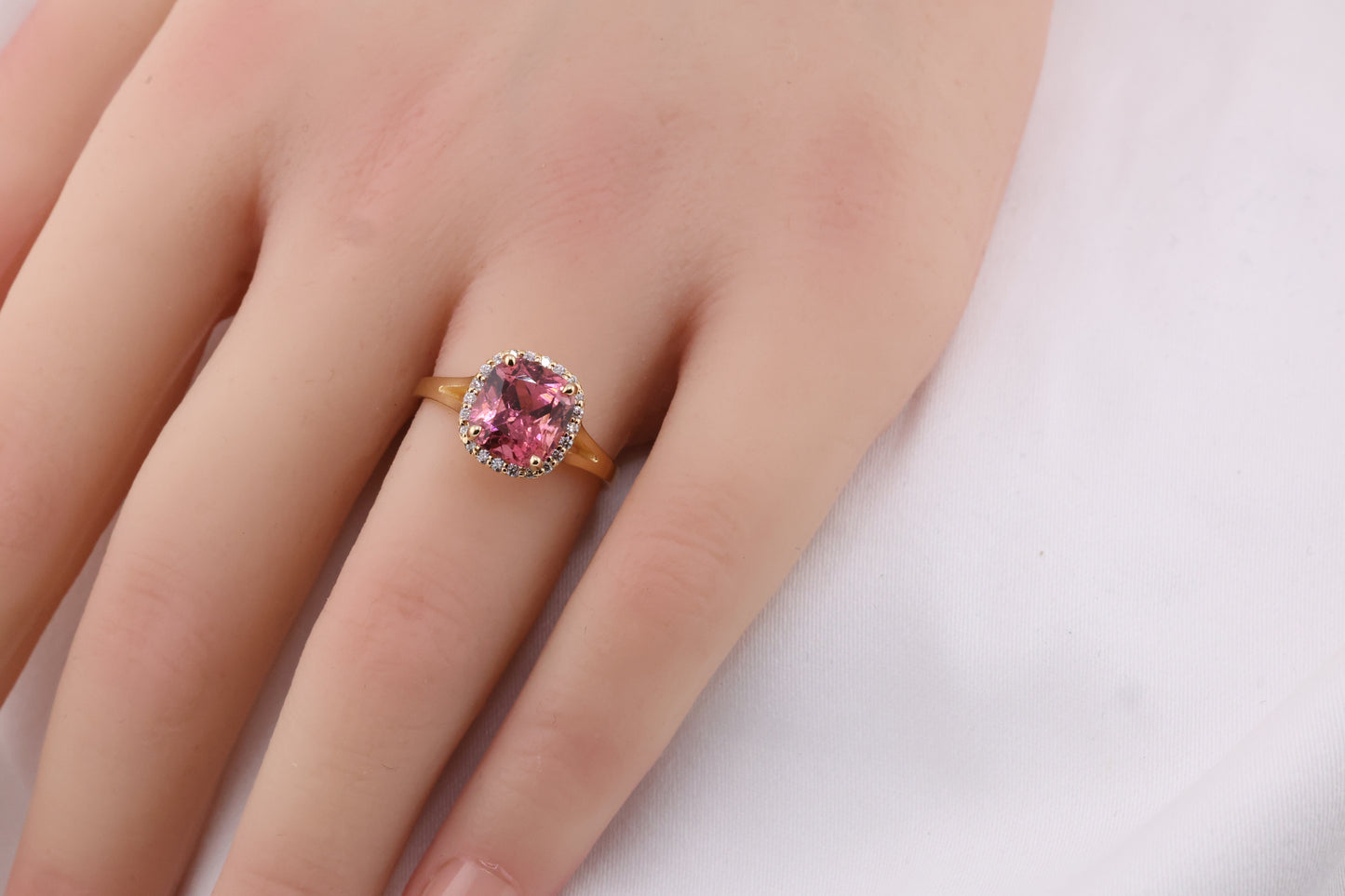 zertifizierter natürlicher Pinker-Turmalin-Ring – lebhaft pinker Turmalin in 18 Karat Gold