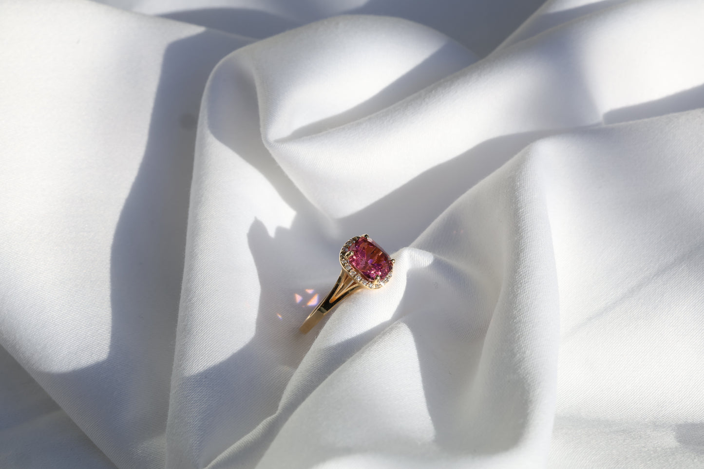 zertifizierter natürlicher Pinker-Turmalin-Ring – lebhaft pinker Turmalin in 18 Karat Gold