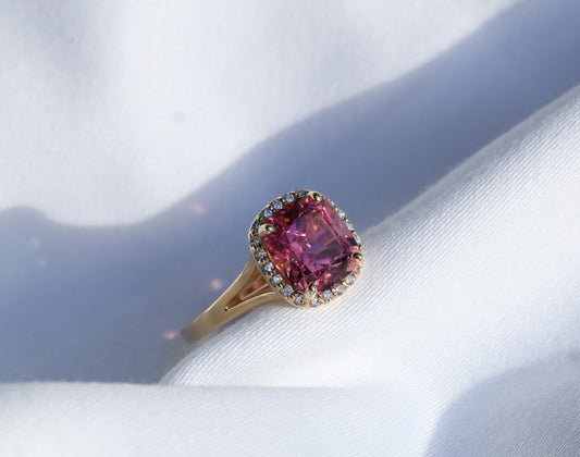 zertifizierter natürlicher Pinker-Turmalin-Ring – lebhaft pinker Turmalin in 18 Karat Gold