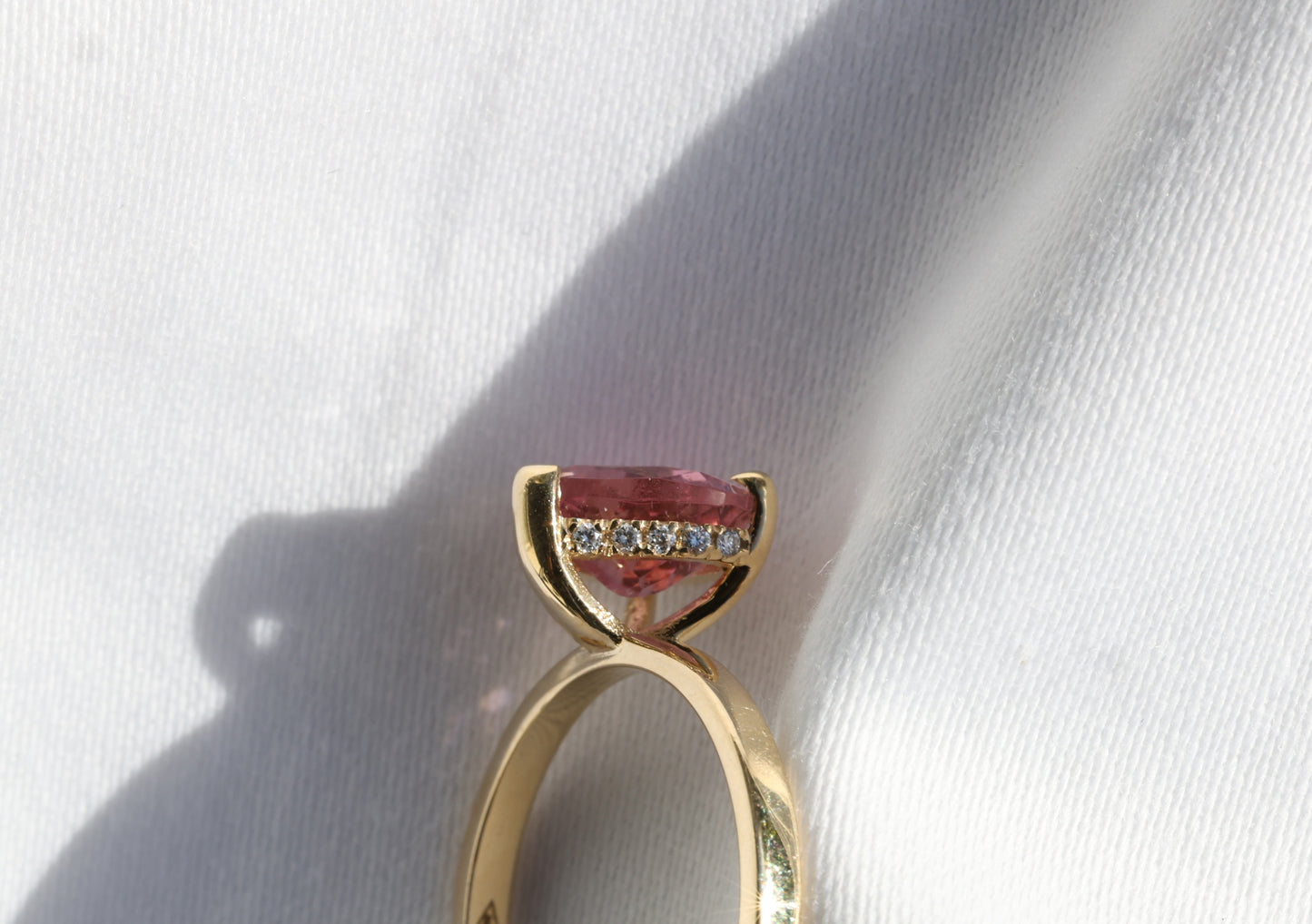 zertifizierter natürlicher Pinker-Turmalin-Ring – intensiv pinker Turmalin in 14 Karat Gold mit natürlichen Diamanten