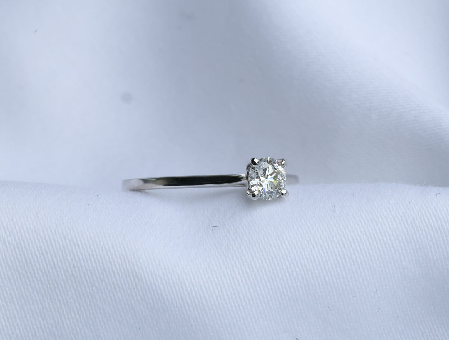 zertifizierter natürlicher Solitär Diamant Ring – 18 Karat Weißgold