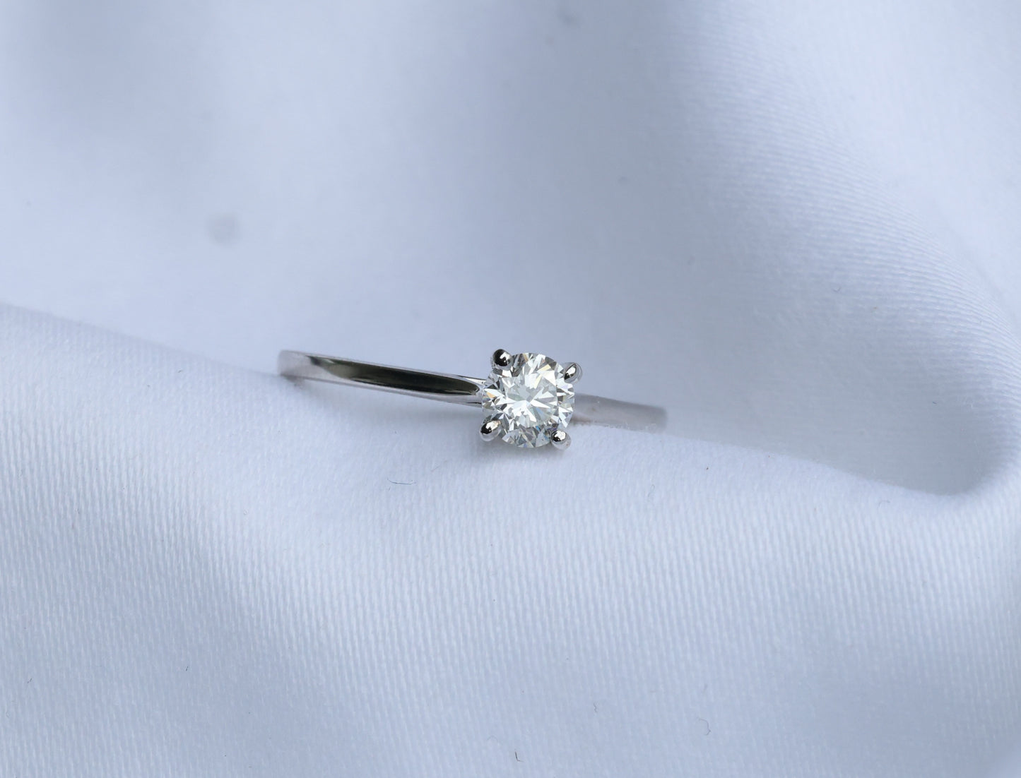 zertifizierter natürlicher Solitär Diamant Ring – 18 Karat Weißgold