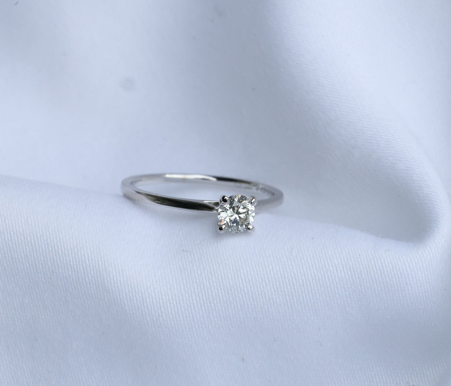 zertifizierter natürlicher Solitär Diamant Ring – 18 Karat Weißgold