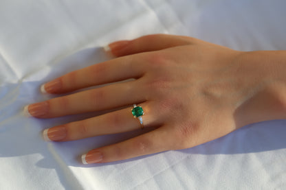 zertifizierter natürlicher afghanischer Smaragdring mit VVS Baguette Diamanten – feine Farb-Qualität in 18 Karat Gold