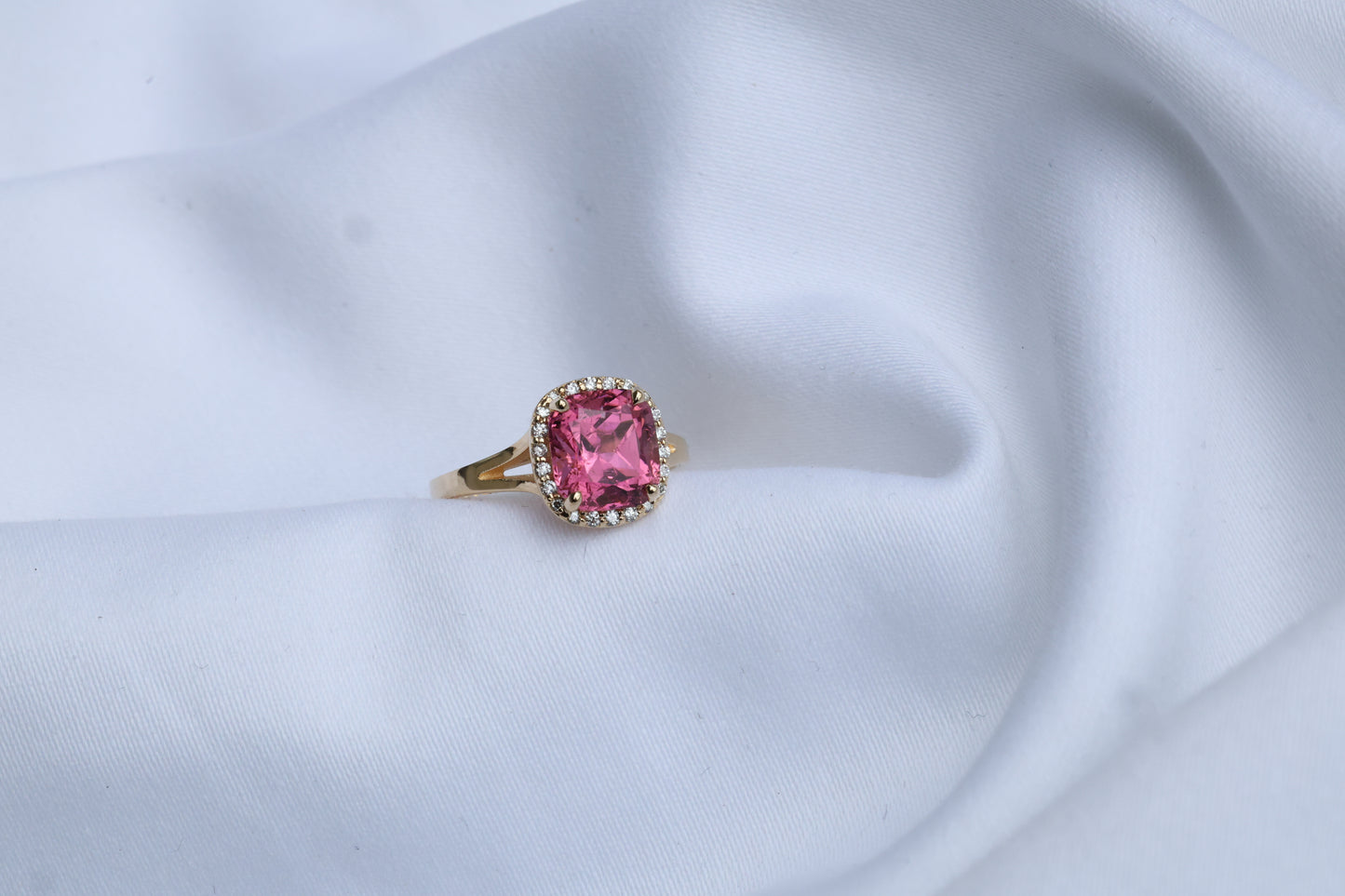 zertifizierter natürlicher Pinker-Turmalin-Ring – lebhaft pinker Turmalin in 18 Karat Gold