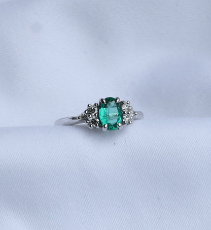 zertifizierter natürlicher russischer Smaragdring –  in 18 Karat Weißgold