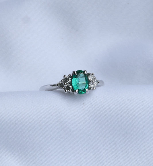 zertifizierter natürlicher russischer Smaragdring –  in 18 Karat Weißgold