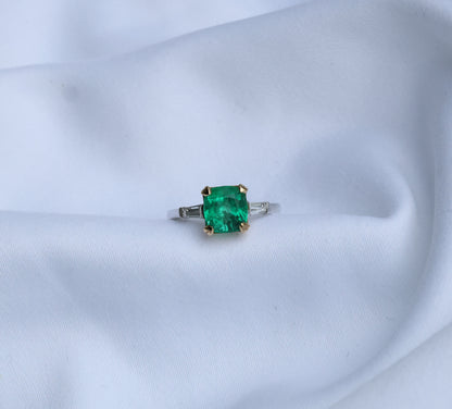 zertifizierter natürlicher afghanischer Smaragdring mit VVS Baguette Diamanten – feine Farb-Qualität in 18 Karat Gold