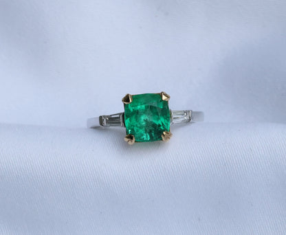 zertifizierter natürlicher afghanischer Smaragdring mit VVS Baguette Diamanten – feine Farb-Qualität in 18 Karat Gold