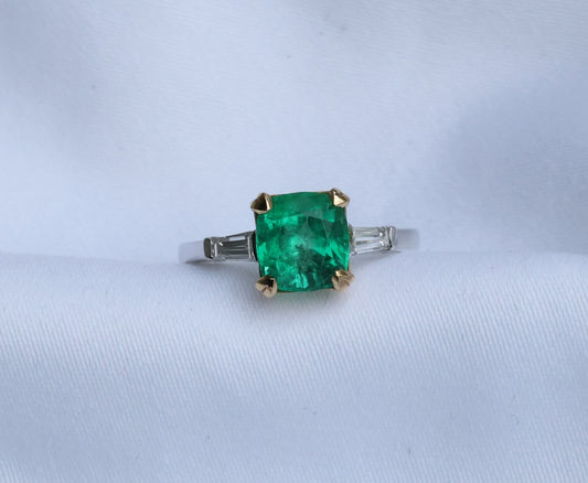 zertifizierter natürlicher afghanischer Smaragdring mit VVS Baguette Diamanten – feine Farb-Qualität in 18 Karat Gold