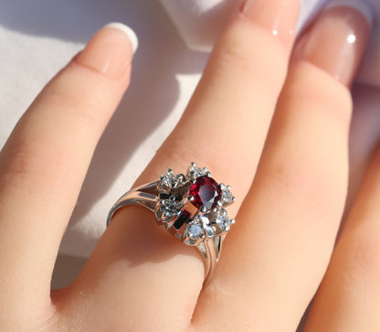 Rubin Ring in 14 Karat Weißgold mit Diamanten