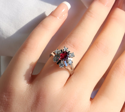 Rubin Ring in 14 Karat Weißgold mit Diamanten