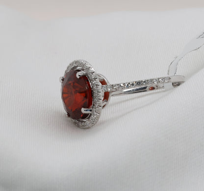 Roter Granat Ring in 18 Karat Weißgold mit Diamanten