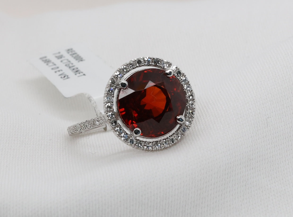 Roter Granat Ring in 18 Karat Weißgold mit Diamanten