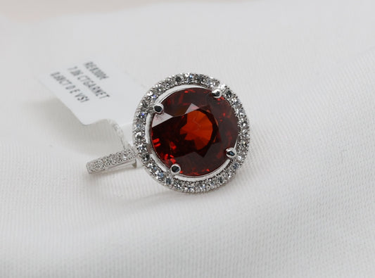 Roter Granat Ring in 18 Karat Weißgold mit Diamanten