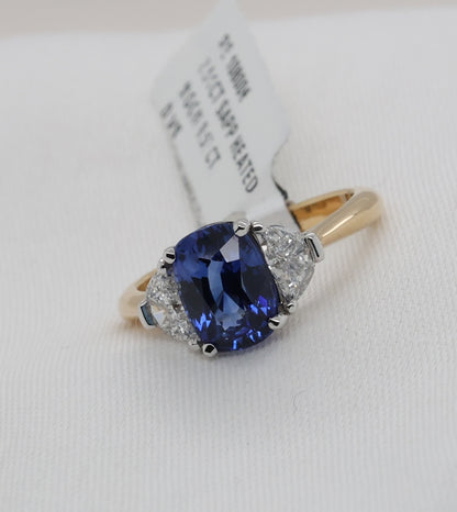Blauer Saphir (2.51ct, Royal Blue) Ring in 18 Karat Gold mit Diamanten