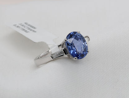 Blauer Saphir Ring in 18 Karat Weißgold mit Diamanten