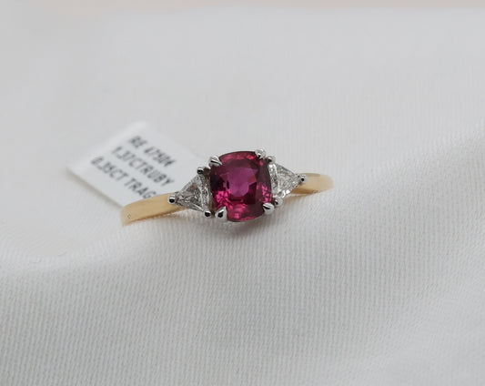 Rubin Ring in 18 Karat Gold mit Diamanten