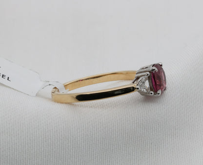 Rubin Ring in 18 Karat Gold mit Diamanten