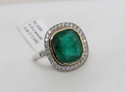 Smaragd (6.53ct) Ring in 18 Karat Gold mit Diamanten
