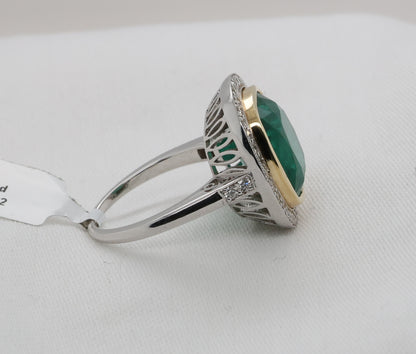 Smaragd (6.53ct) Ring in 18 Karat Gold mit Diamanten