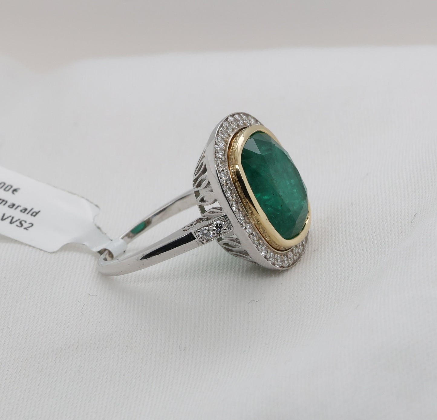 Smaragd (6.53ct) Ring in 18 Karat Gold mit Diamanten