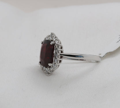 Ruby ring (3.57ct, Burma) in 18 Karat Whitegold with diamonds