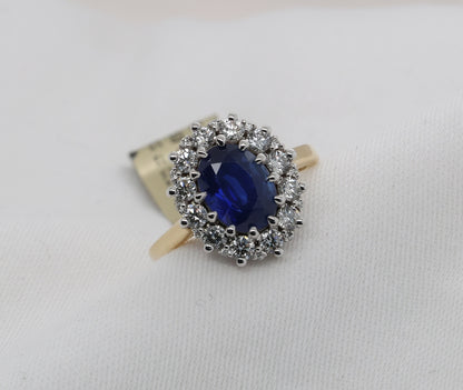 Blauer Saphir (2.5ct, Royal Blue) Ring in 18K/750er Gold mit Diamanten