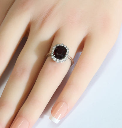 Ruby ring (3.57ct, Burma) in 18 Karat Whitegold with diamonds