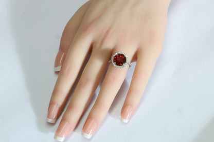 Roter Granat Ring in 18 Karat Weißgold mit Diamanten