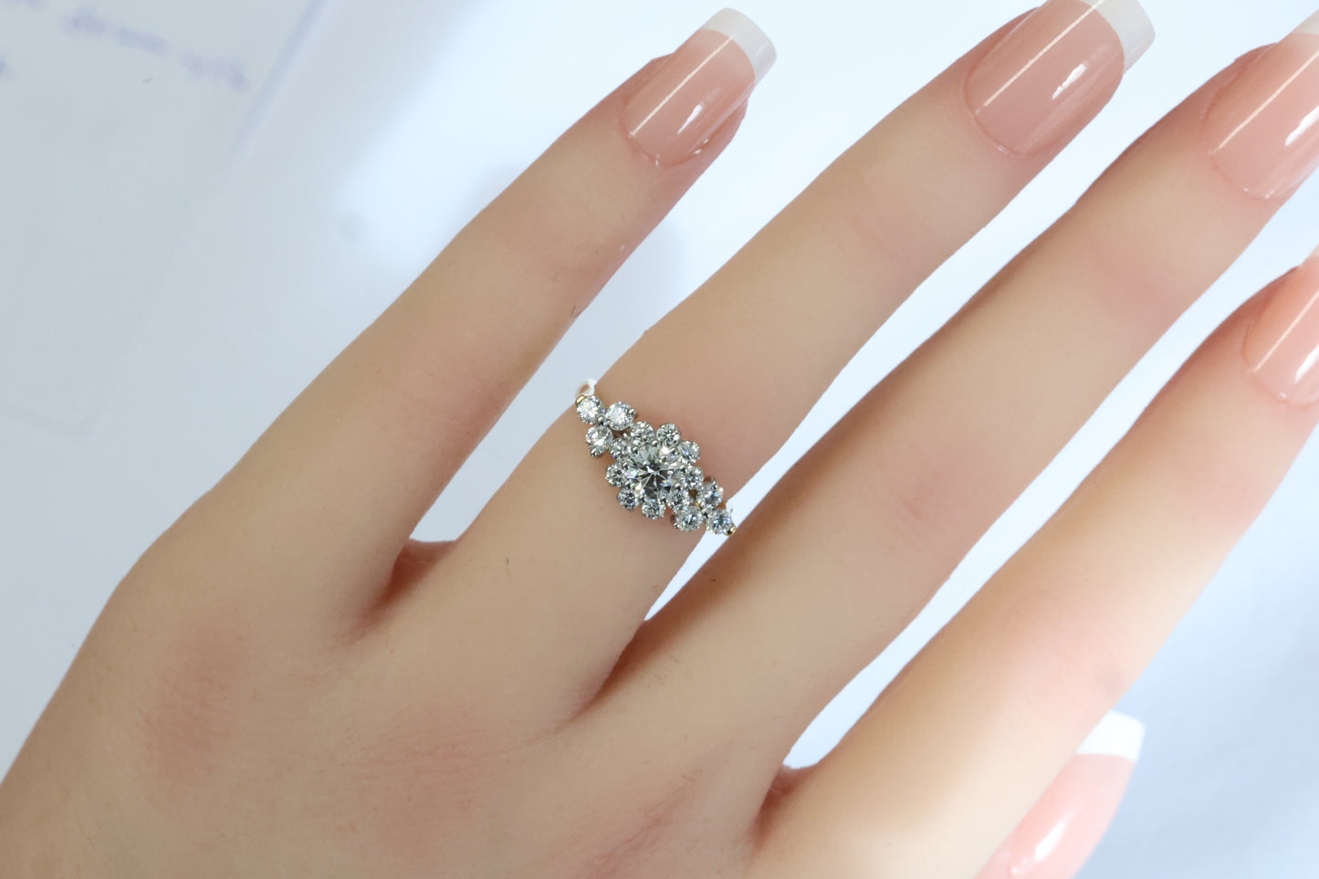 Diamond ring (GIA) in 18 Karat Gold with diamonds