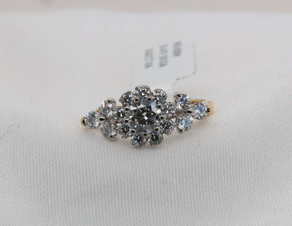 Diamond ring (GIA) in 18 Karat Gold with diamonds