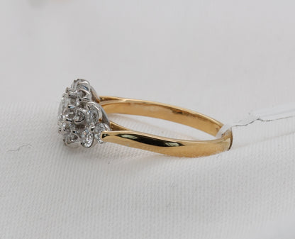 Diamond ring (GIA) in 18 Karat Gold with diamonds