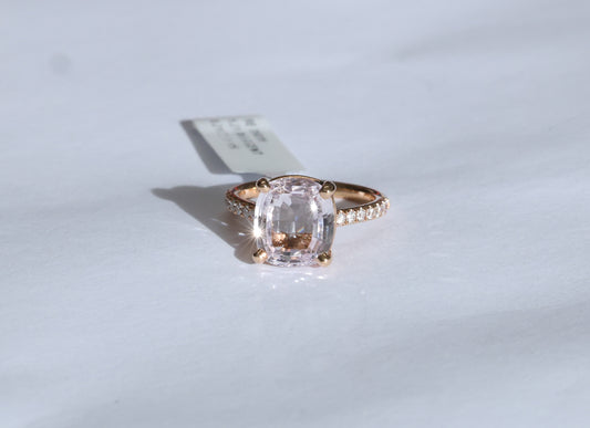 Morganit (5.21ct) Ring in 18 Karat Rosé-Gold mit Diamanten
