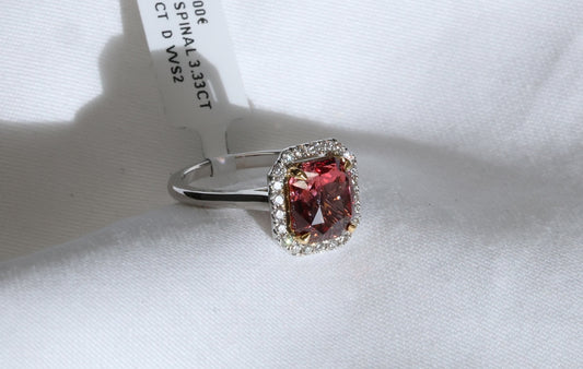 Spinell (3.33ct) Ring in 18 Karat Weißgold mit Diamanten