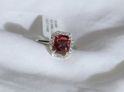 Spinell (3.33ct) Ring in 18 Karat Weißgold mit Diamanten