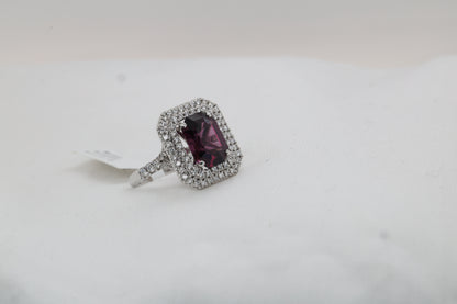 Spinell (3.31ct) Ring in 18 Karat Weißgold mit 1.13ct Diamanten